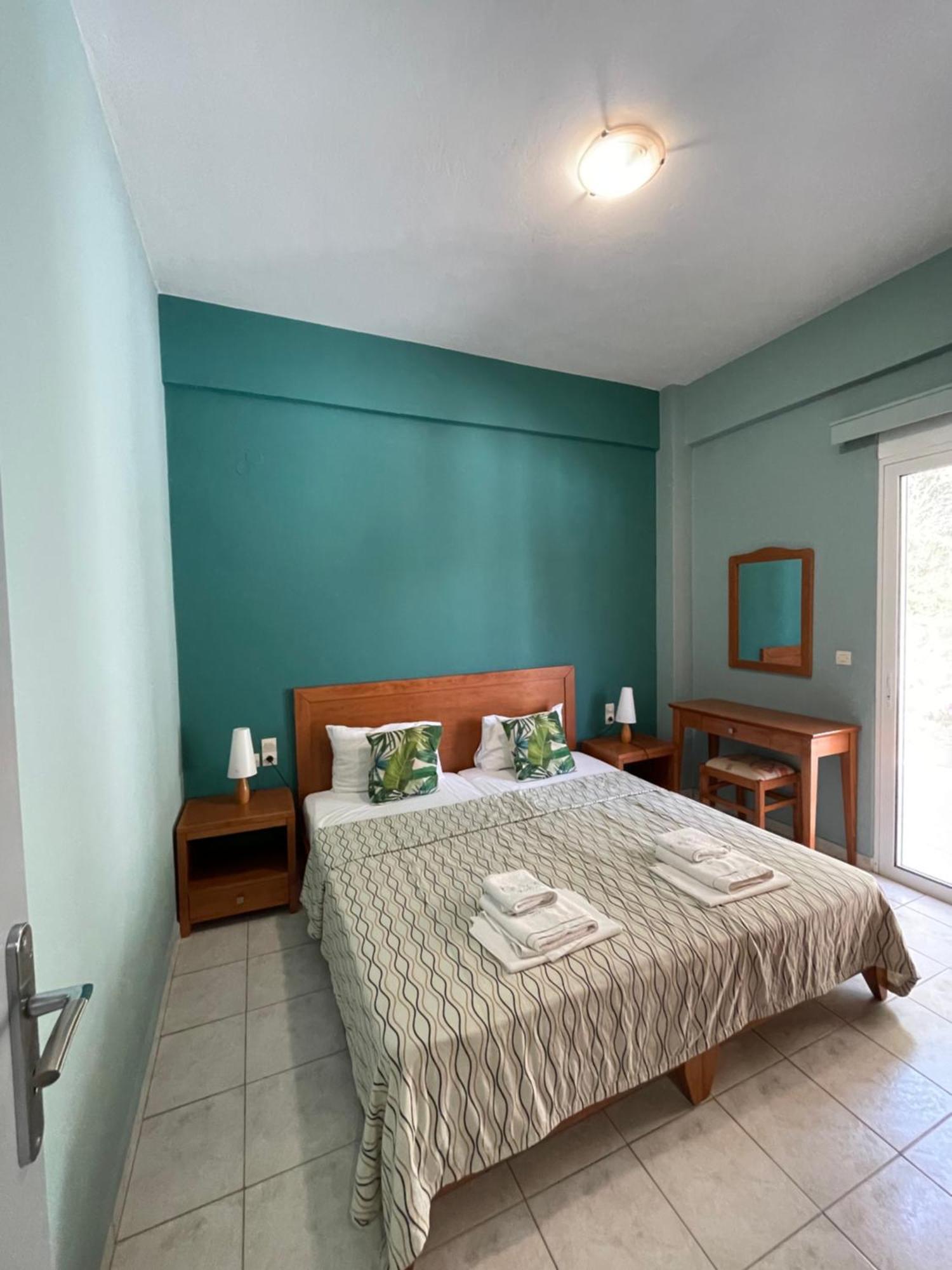 Helios Apartments Плакиас Екстериор снимка
