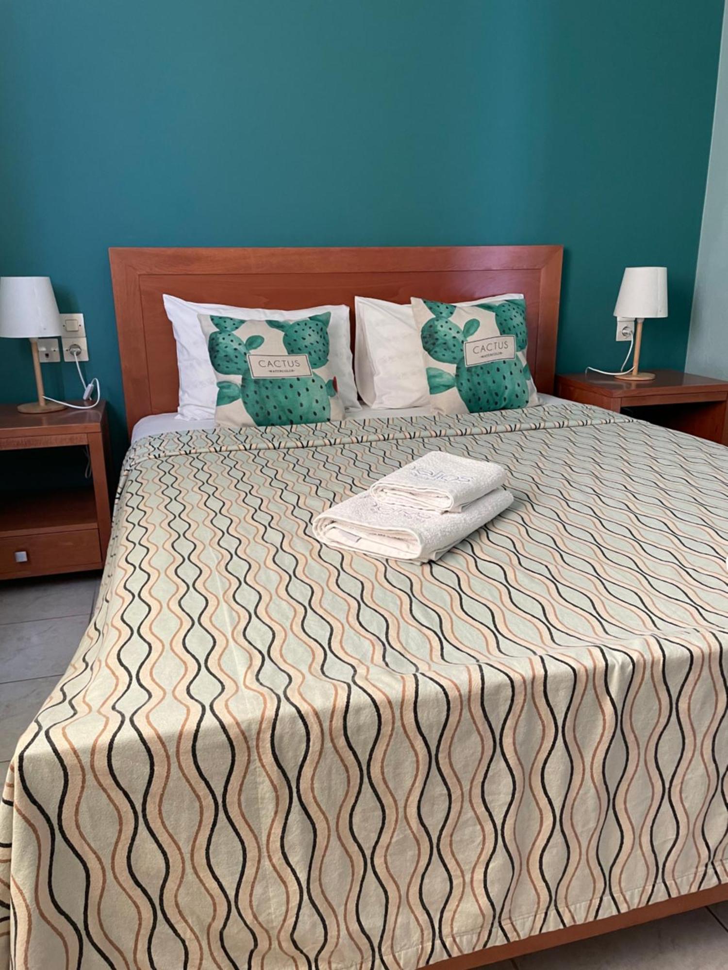 Helios Apartments Плакиас Екстериор снимка