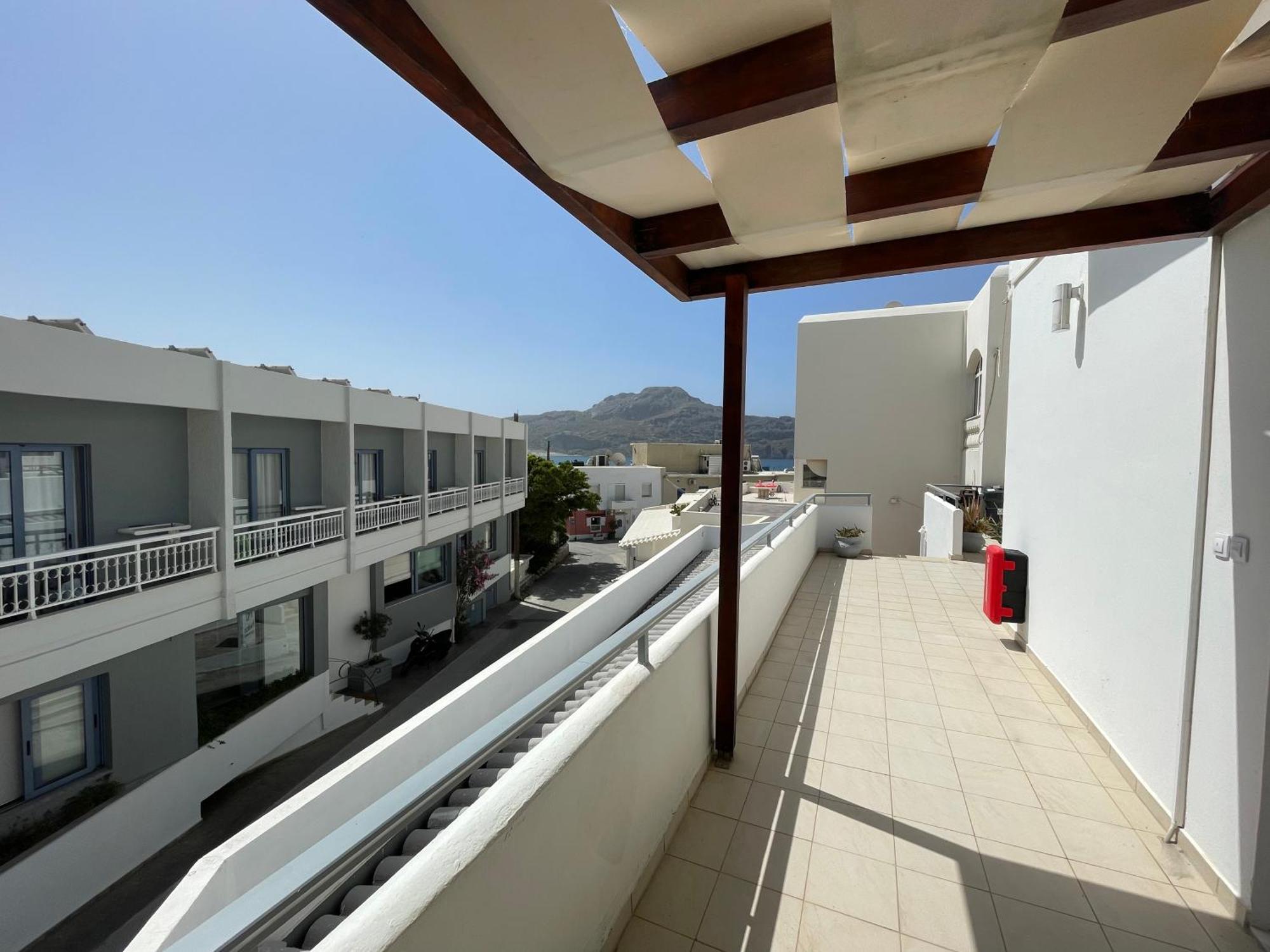 Helios Apartments Плакиас Екстериор снимка